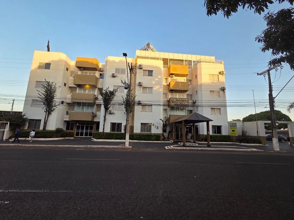 Fachada do Hotel Apollo na Av. João Naves de Ávila, 412